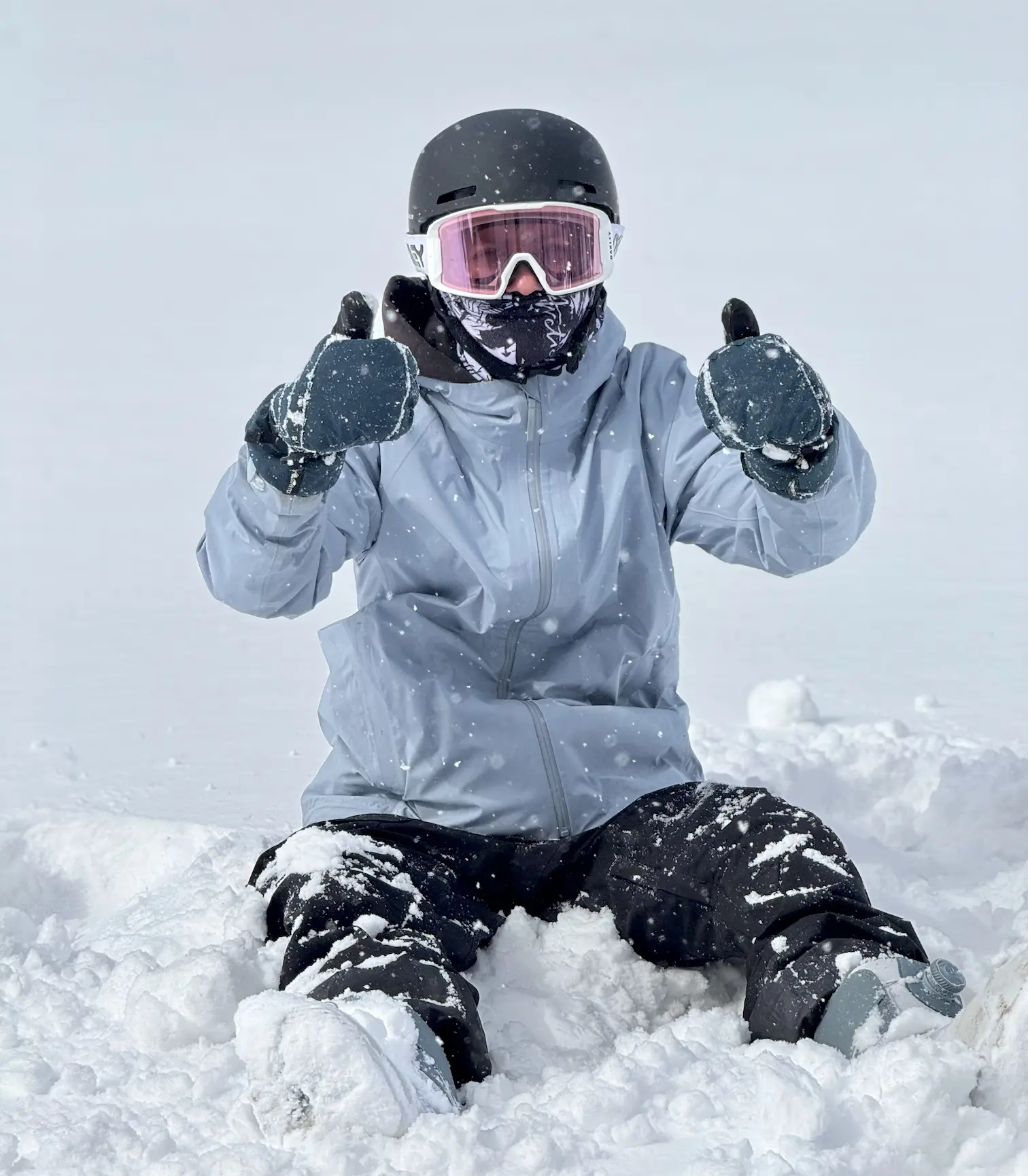 zdjęcie grupowe podczas szkolenia na stoku narciarskim